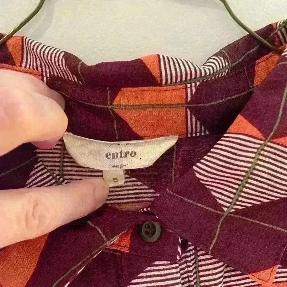 Entro Blouse Size Small Flowy Button Up Longer Blouse - Picture 6 of 10